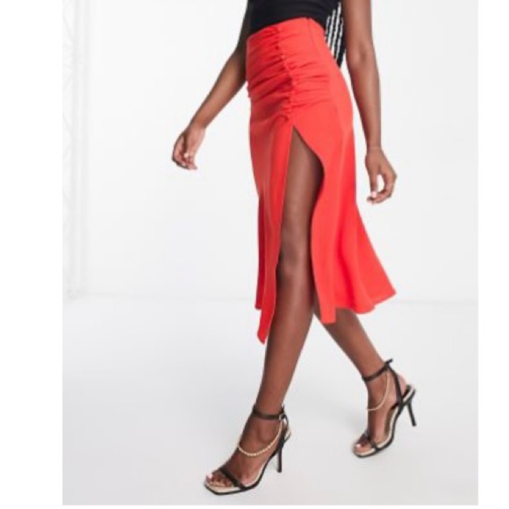 Midi Skirt with ruched  side